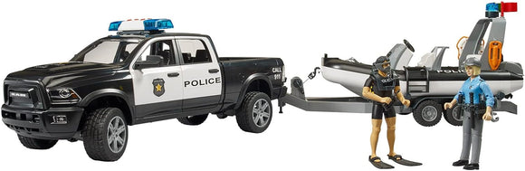 Bruder - pick-up della polizia RAM 2500, modulo luci e suoni, rimorchio con barca