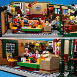 LEGO Ideas Central Perk, Set con l'Iconico Caffè e 7 Minifigure Friends